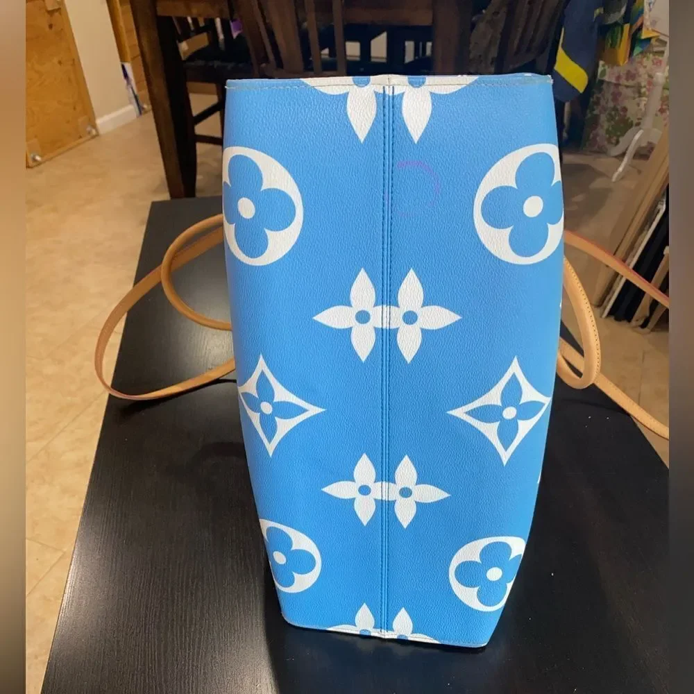 LOUIS VUITTON Monogram Giant By The Pool Onthego GM Blue